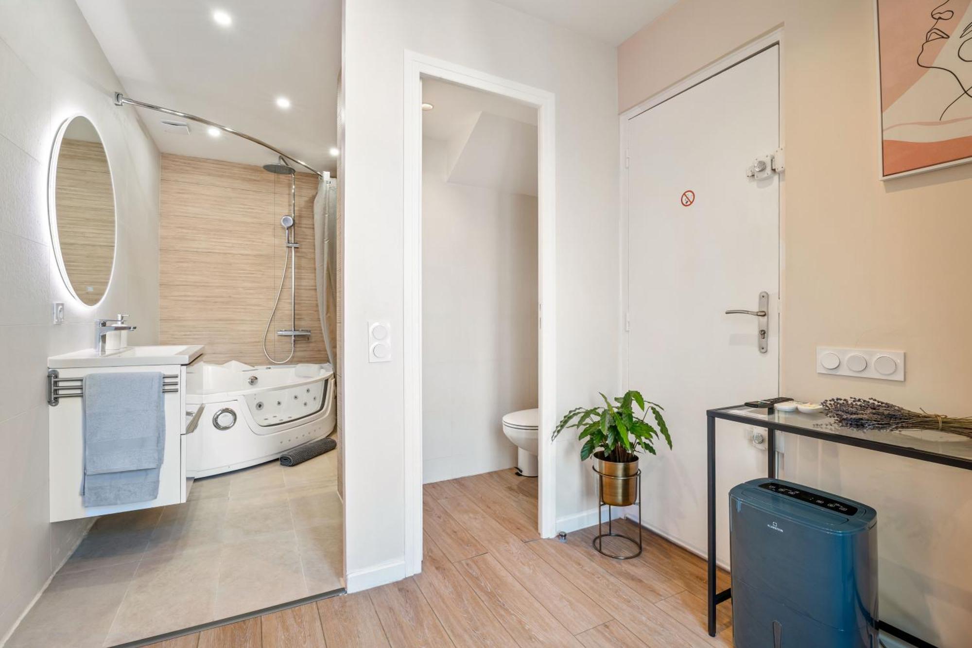 Nice Renting - Love Room Massena - Luxe Room - Jacuzzi - Terrace - King Bed - Ac Ngoại thất bức ảnh