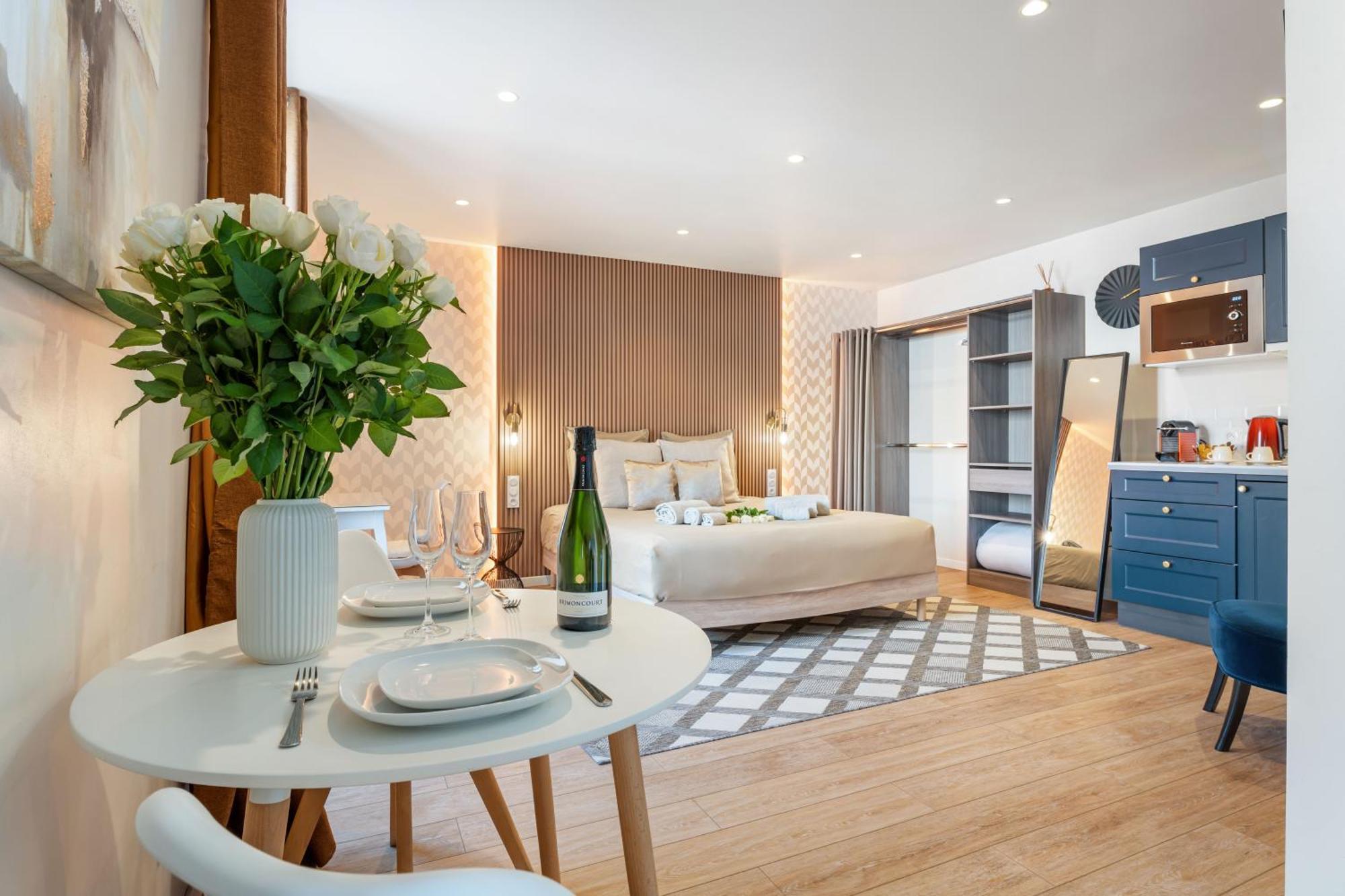 Nice Renting - Love Room Massena - Luxe Room - Jacuzzi - Terrace - King Bed - Ac Ngoại thất bức ảnh